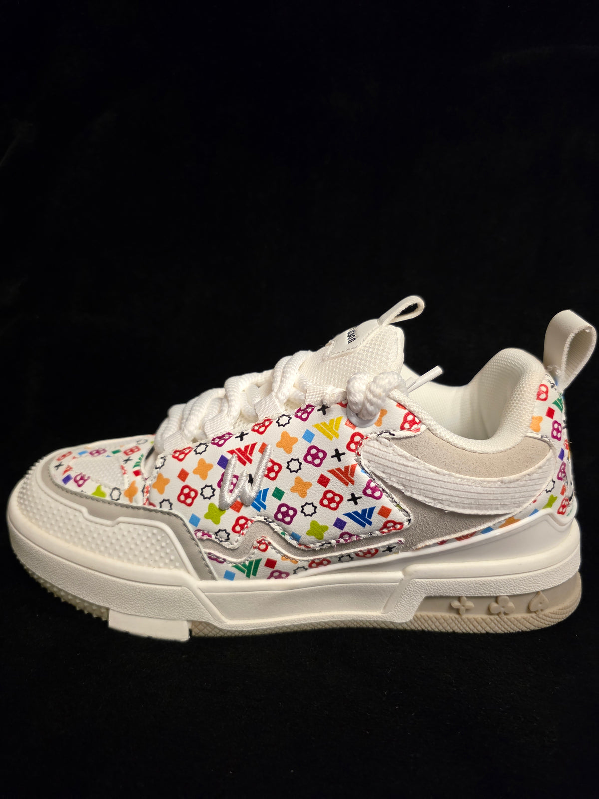 Watson White Monogram K-Flip Sneaker – Size 6Y / 7.5W