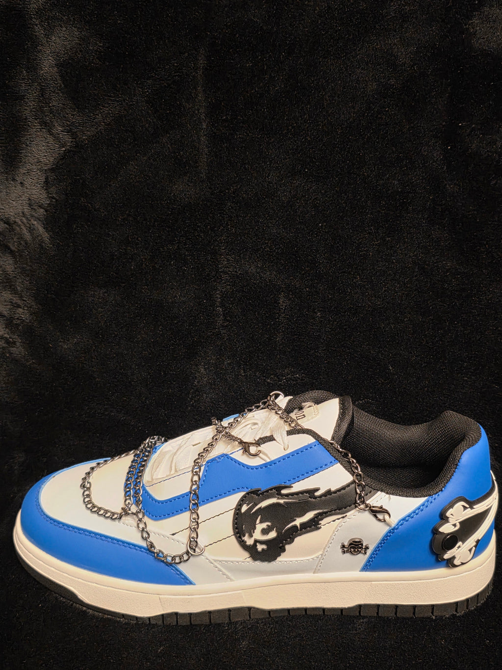 Watson Court Classic Sonic Boom Men's Sneakers - side view with flame skull graphic and chain laces