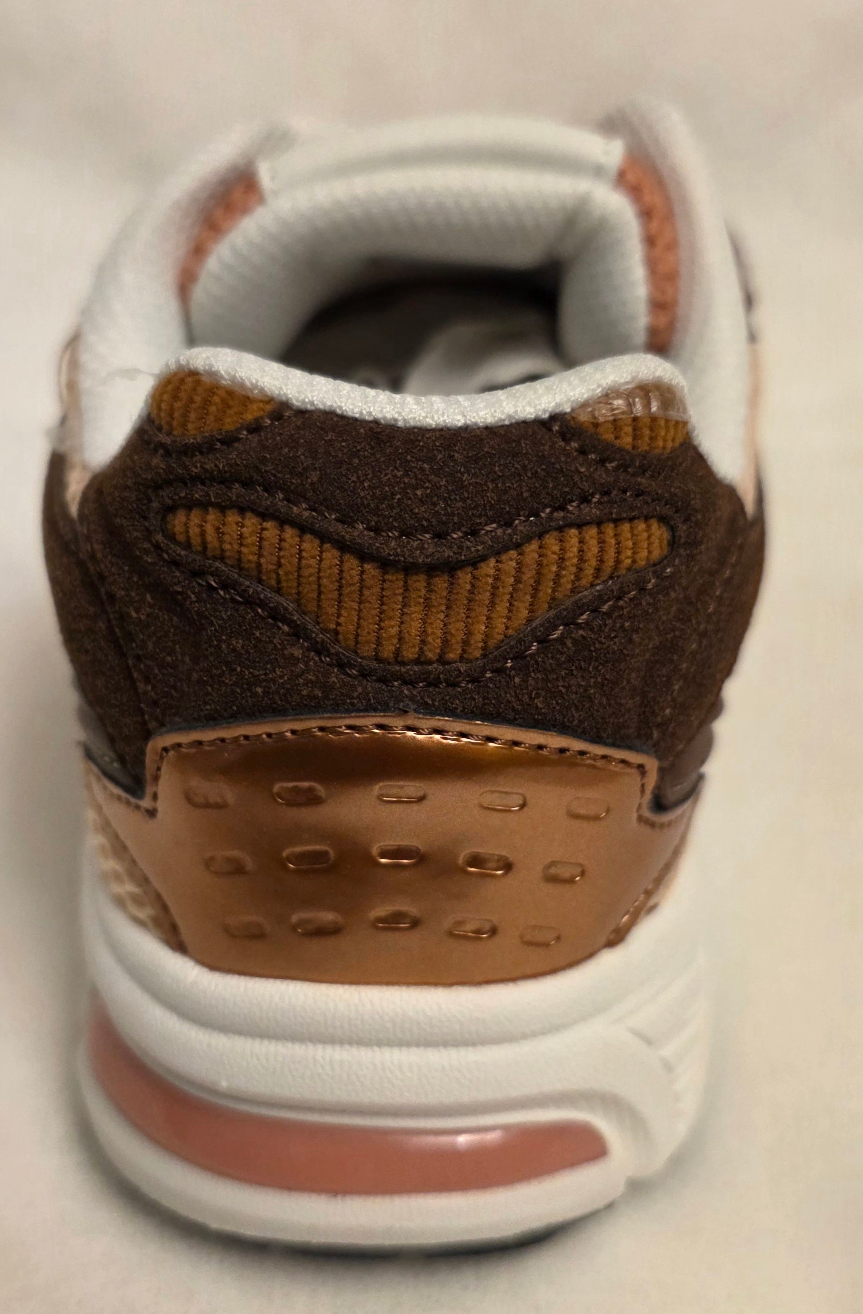 Watson Lyte Runner Millennial Men's Sneakers - heel view with corduroy suede panel and perforated rose gold heel counter